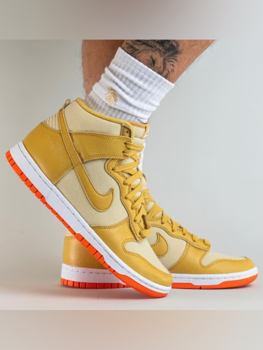 Nike SB Dunk Hi Retro PRM - Team Gold/Wheat Gold/Orange - NIB
